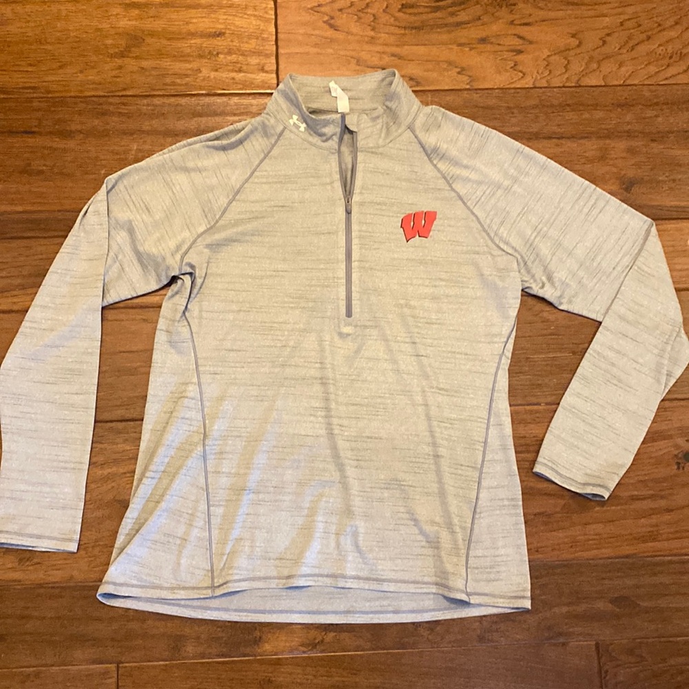 Under Armour Wisconsin women’s quarter zip. Lightweight. Size XL. EUC